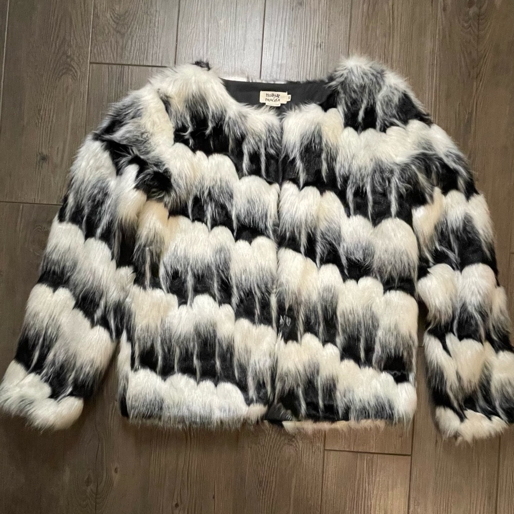 Beautiful Black & White faux fur